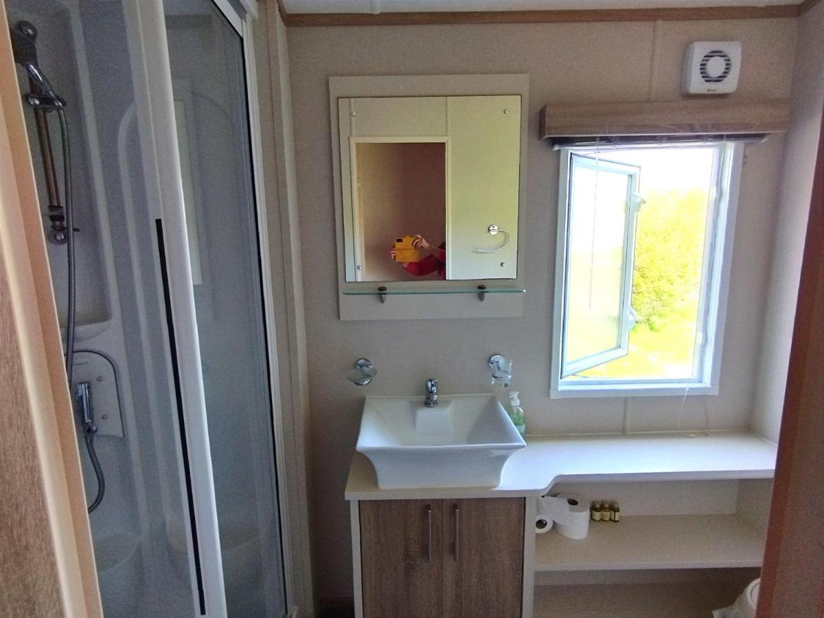 Sand Le Mere Holiday Village Caravan Hire Tunstall  Exterior foto